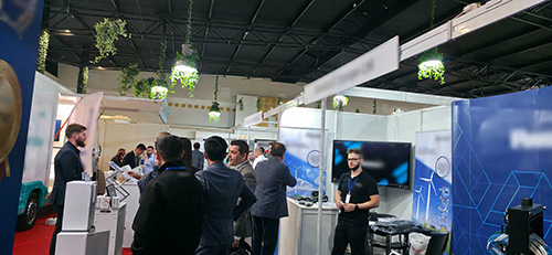 Discuții B2B la stand în cadrul RoEnergy