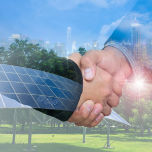 Parcuri fotovoltaice de peste 550 milioane de euro pentru școli, spitale şi primării